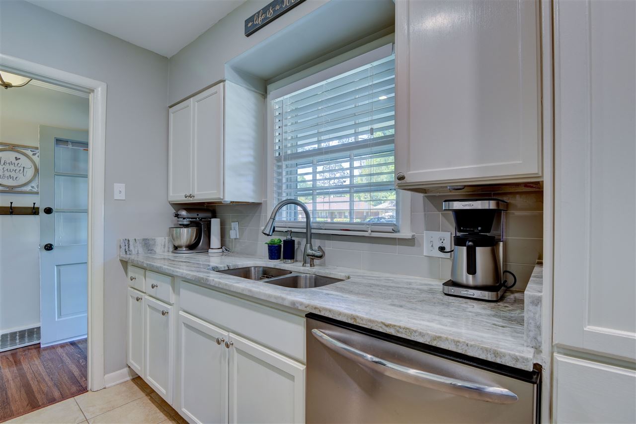 1556 Wilbec Road Memphis, TN 38117 - Photo 4 of 25 Gallery Image 4