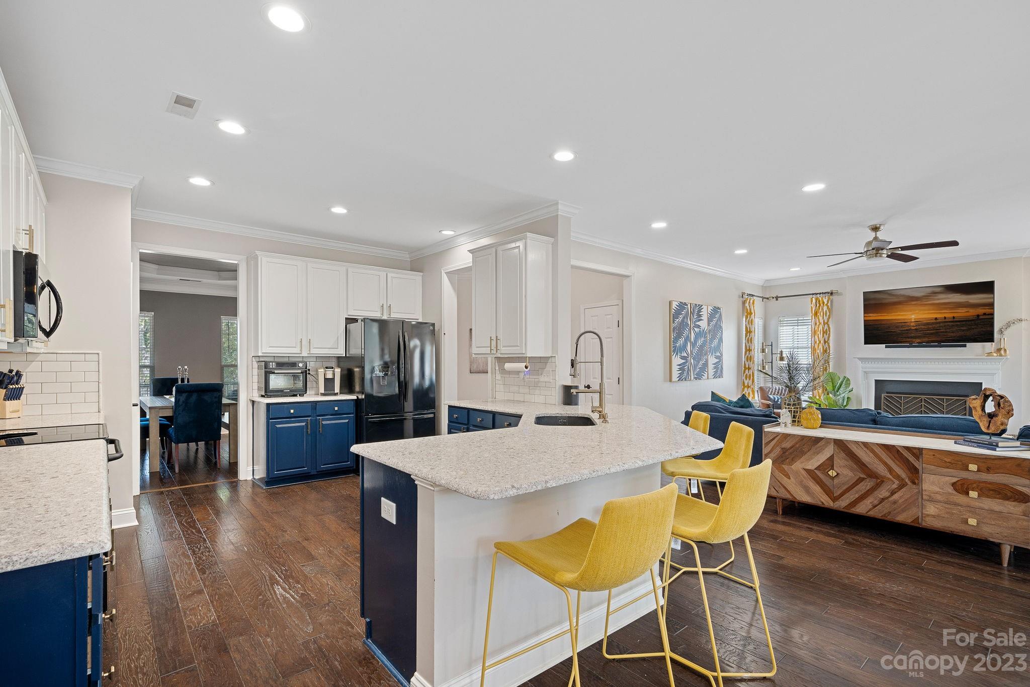 512 St George Road Fort Mill, SC 29708 - Photo 13 of 35 a large kitchen with a table and chairs