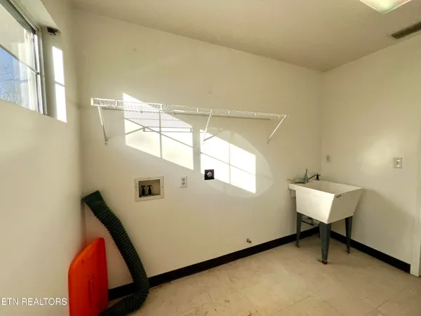 $399,900 | 1117 Oak Cluster Drive, Sevierville, TN 37862