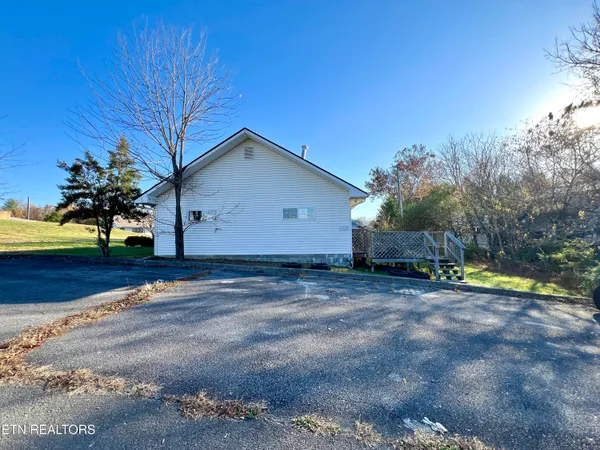 $399,900 | 1117 Oak Cluster Drive, Sevierville, TN 37862