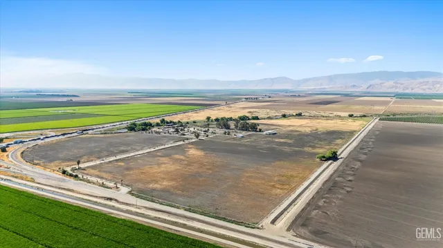 a view of an empty room with wooden roof