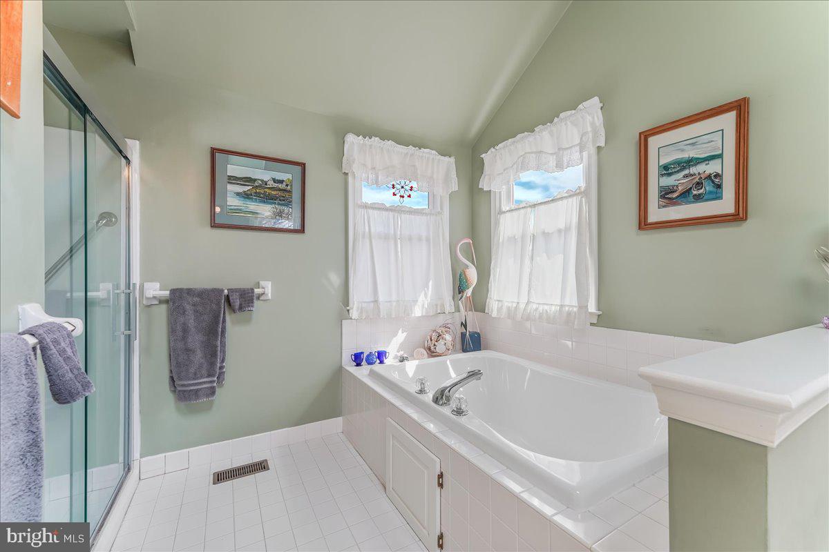 386 Styer Road Glenmoore, PA 19343 - Photo 18 of 41 Owners bath with new tile