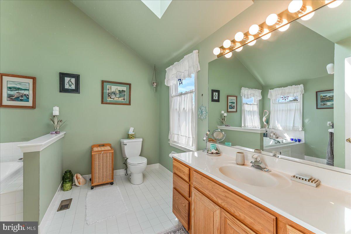 386 Styer Road Glenmoore, PA 19343 - Photo 19 of 41 Owners bath