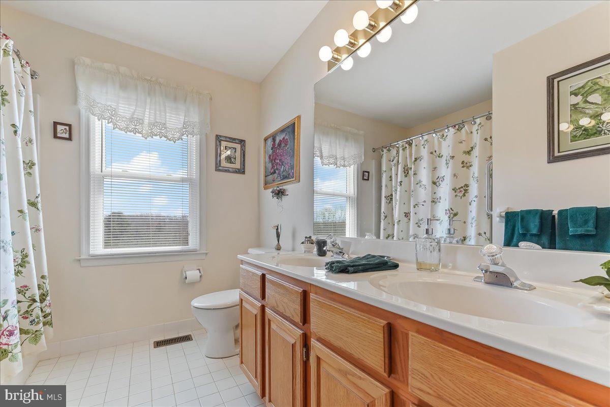 386 Styer Road Glenmoore, PA 19343 - Photo 25 of 41 Hallway bath