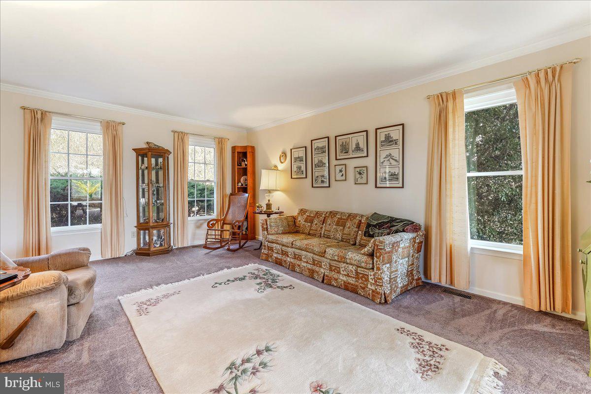 386 Styer Road Glenmoore, PA 19343 - Photo 5 of 41 Living room