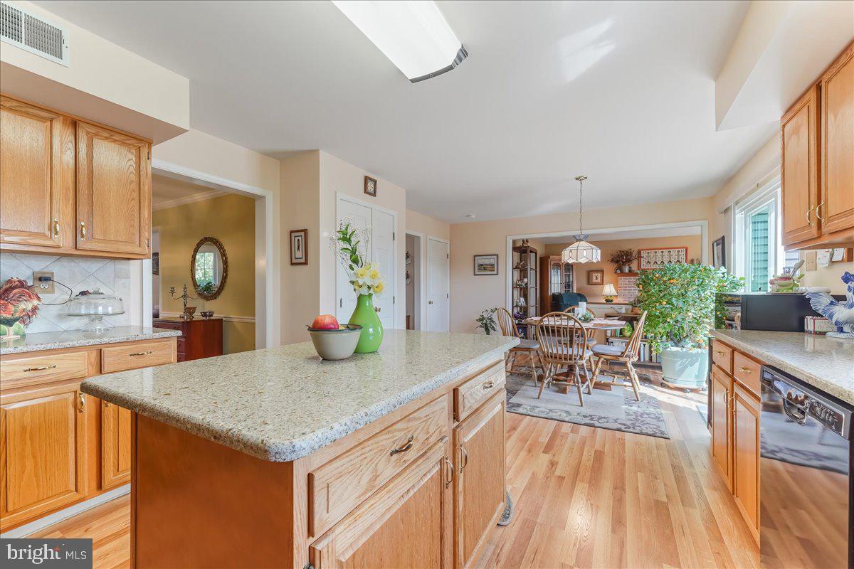 386 Styer Road Glenmoore, PA 19343 - Photo 8 of 41 Kitchen with quartz counter tops