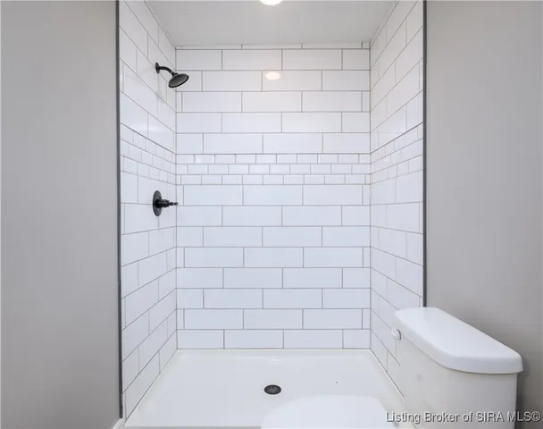 $374,900 | 3913 Paoli Pike, Floyds Knobs, IN 47119