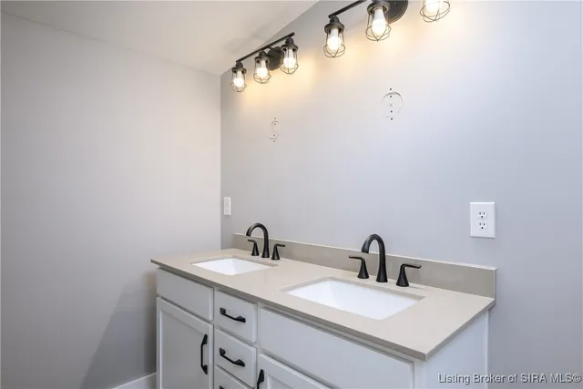 $374,900 | 3913 Paoli Pike, Floyds Knobs, IN 47119