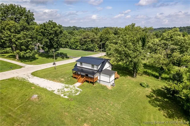 $374,900 | 3913 Paoli Pike, Floyds Knobs, IN 47119