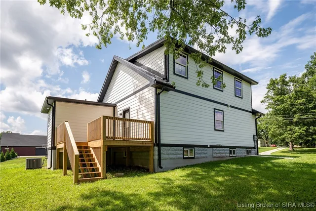 $374,900 | 3913 Paoli Pike, Floyds Knobs, IN 47119