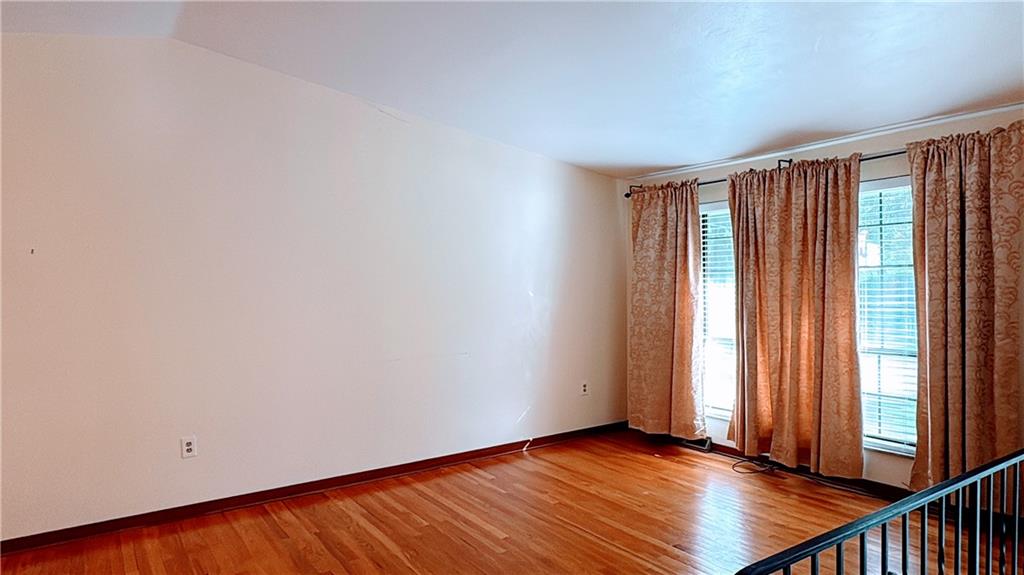 1918 Beulah Road Pittsburgh, PA 15235 - Photo 4 of 29 Living room