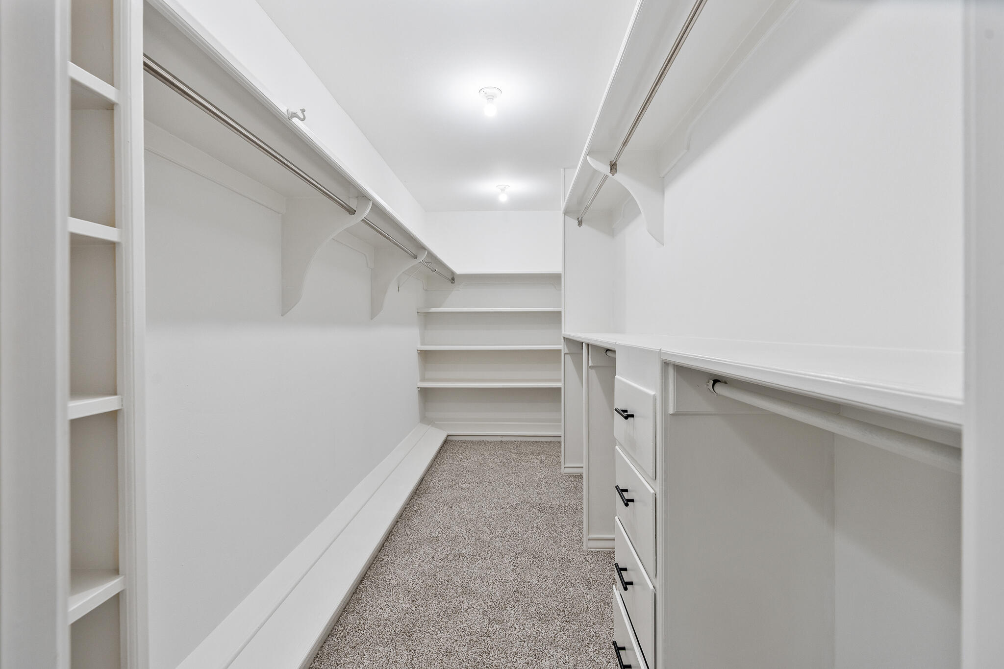 207 Yucca Terrace Plainview, TX 79072 - Photo 27 of 50 a view of a hallway