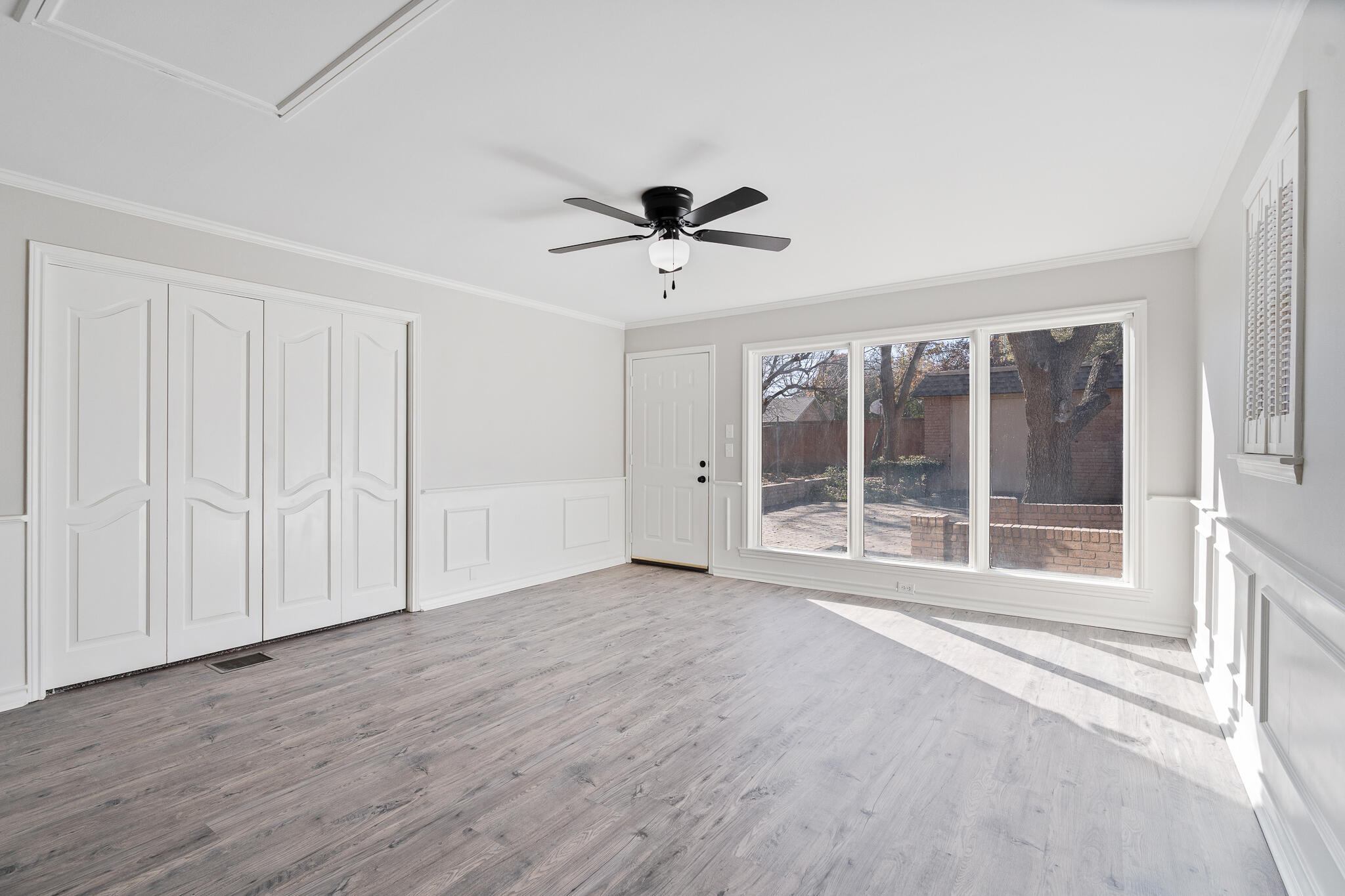207 Yucca Terrace Plainview, TX 79072 - Photo 28 of 50 a view of an empty room with a window and a ceiling fan