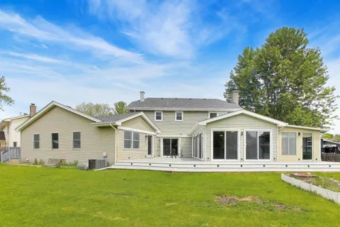 $649,000 | 8 Hampton Court, Mundelein, IL 60060