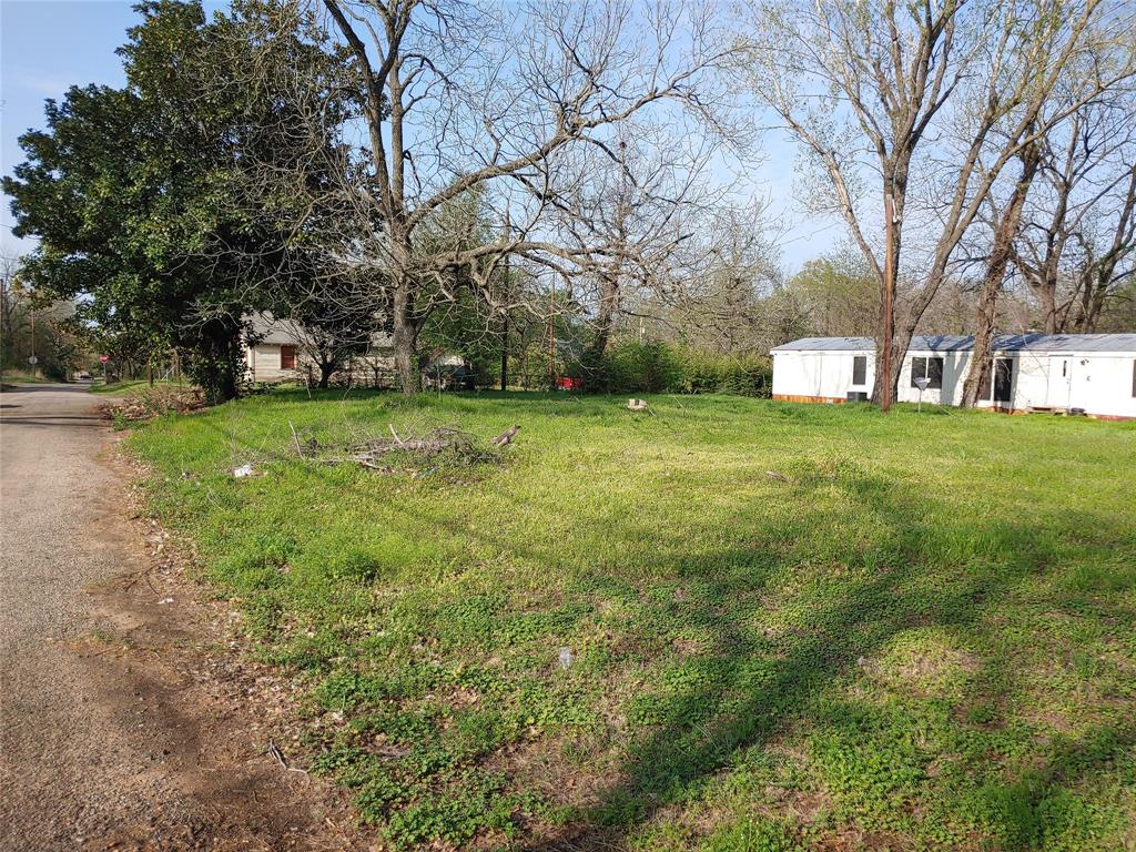 852 11th Street Northeast Paris, TX 75460 - Photo 2 of 2 Back of lot on 11th NE