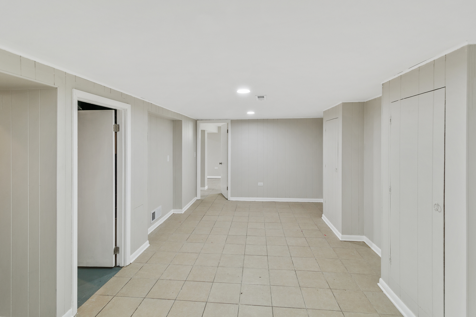 2110 Delaware Road Waukegan, IL 60087 - Photo 14 of 23