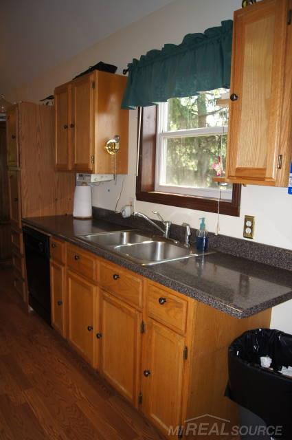 2216 Bullock Road Lapeer, MI 48446 - Photo 6 of 23