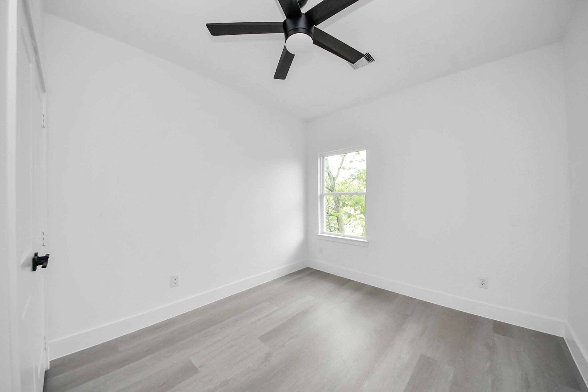 8218 Lawler Street Houston, TX 77051 - Photo 4 of 29