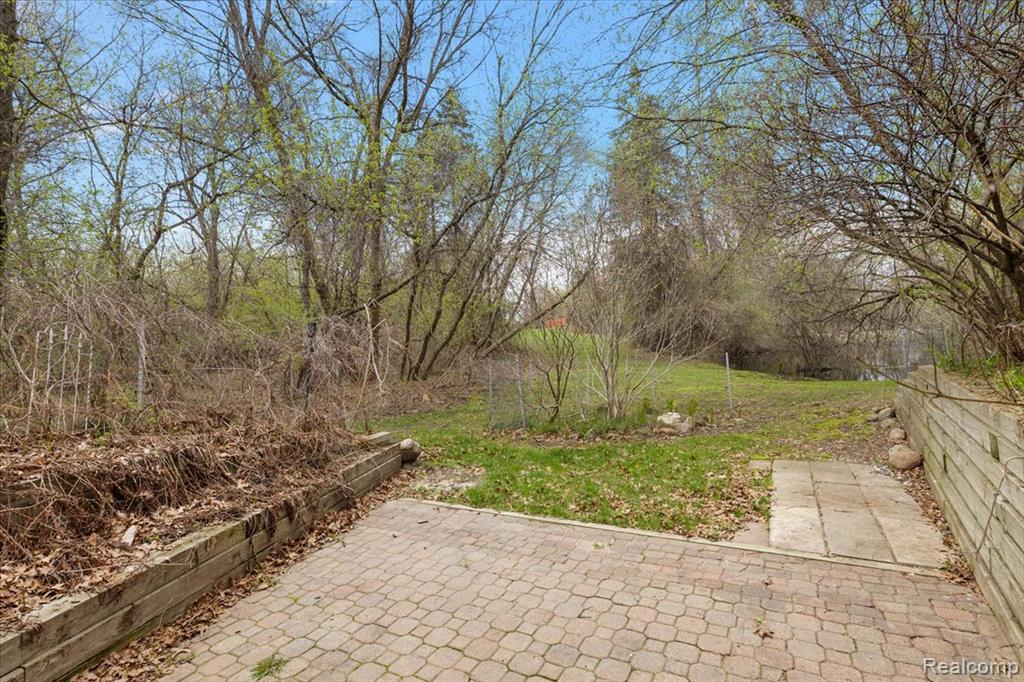 384 West Drahner Road, Unit C13 Oxford, MI 48371 - Photo 37 of 38