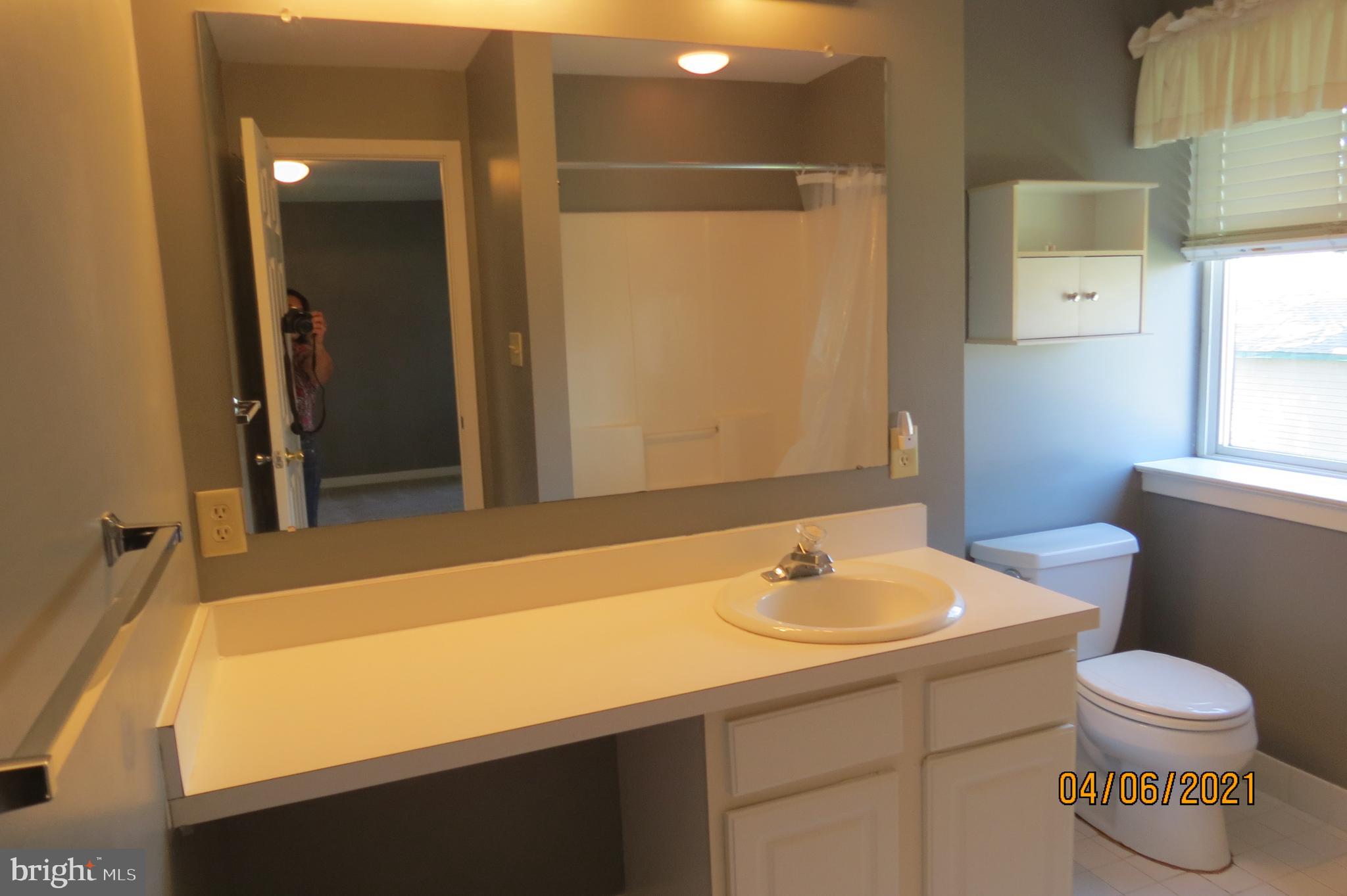 8304 Westview Road Wilmington, DE 19802 - Photo 13 of 19 Main bedroom bathroom