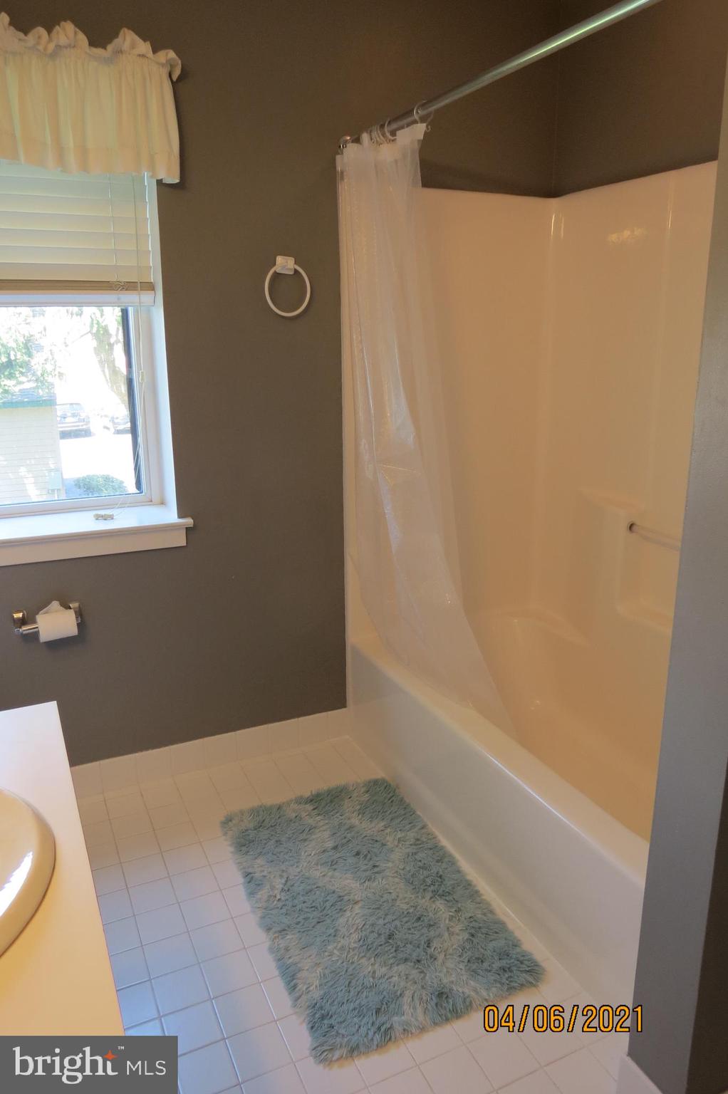 8304 Westview Road Wilmington, DE 19802 - Photo 14 of 19 Main bedroom bathroom