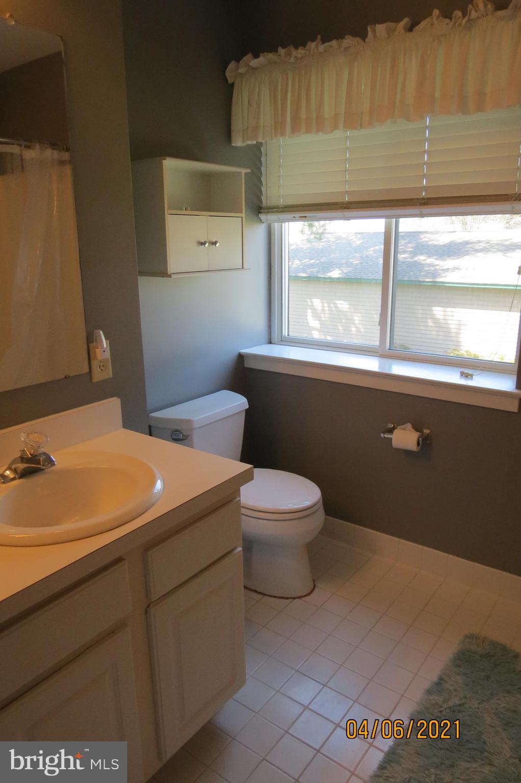 8304 Westview Road Wilmington, DE 19802 - Photo 15 of 19 Main bedroom bathroom