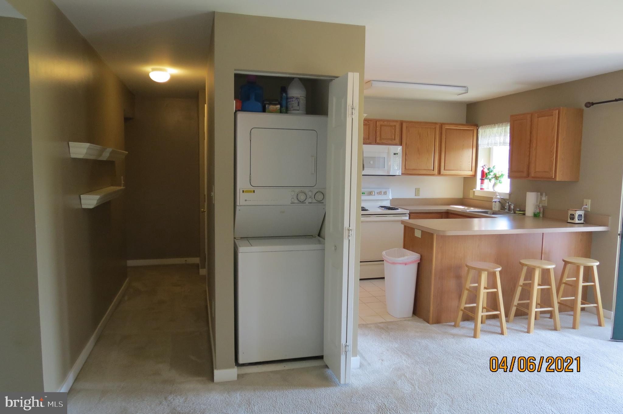 8304 Westview Road Wilmington, DE 19802 - Photo 4 of 19 Stackable washer/dryer