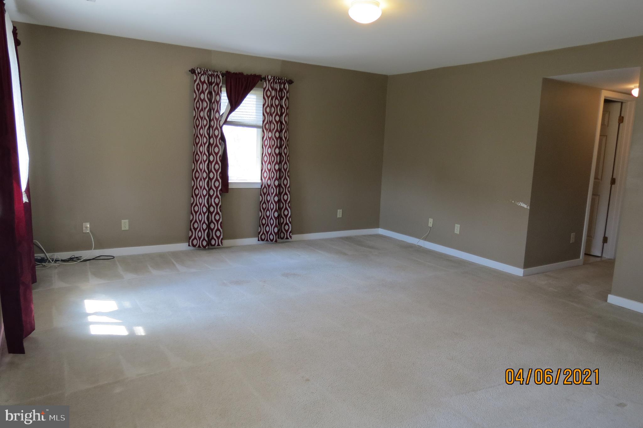 8304 Westview Road Wilmington, DE 19802 - Photo 9 of 19 living room