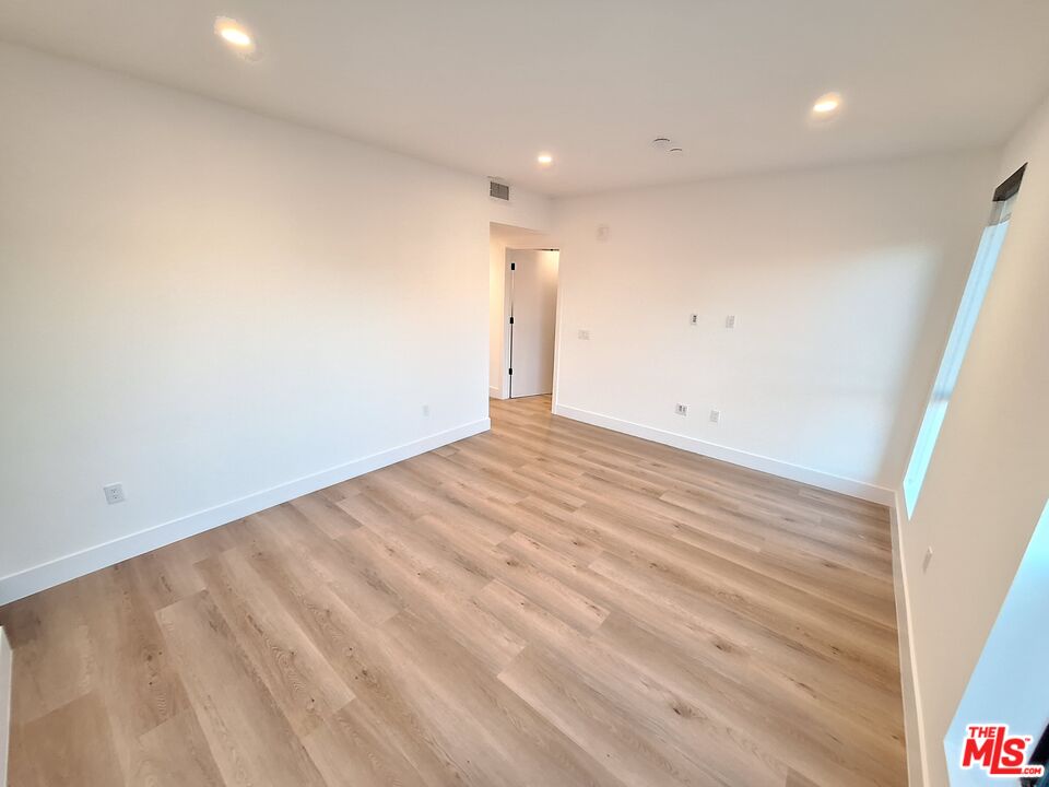 8326 Blackburn Avenue, Unit 204 Los Angeles, CA 90048 - Photo 15 of 17 a view of room