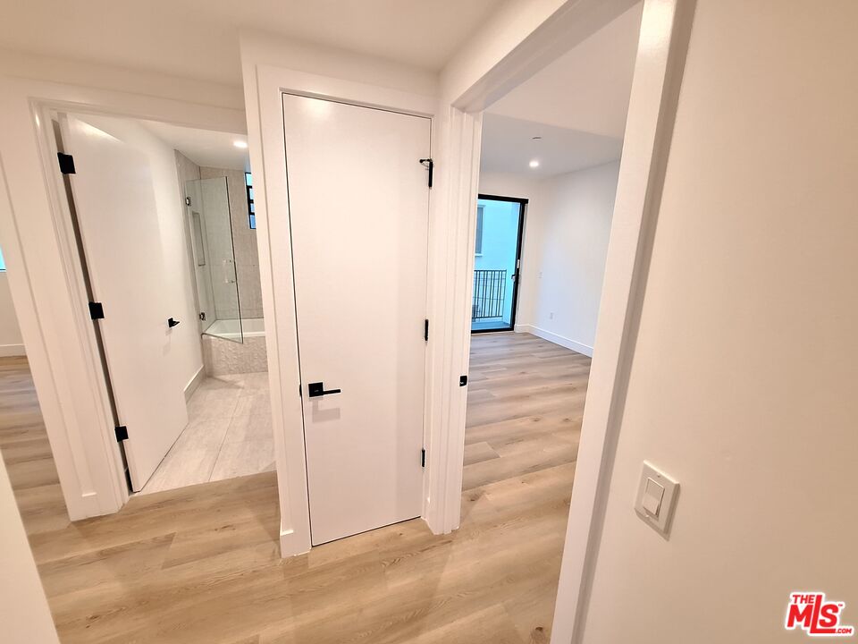 8326 Blackburn Avenue, Unit 204 Los Angeles, CA 90048 - Photo 6 of 17