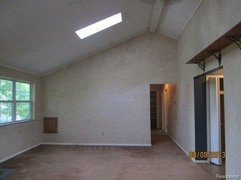 985 Heights Road Lake Orion, MI 48362 - Photo 5 of 16 IMG_8338.JPG