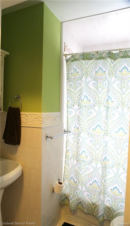 21654 Middlebelt Road Farmington Hills, MI 48336 - Photo 16 of 23