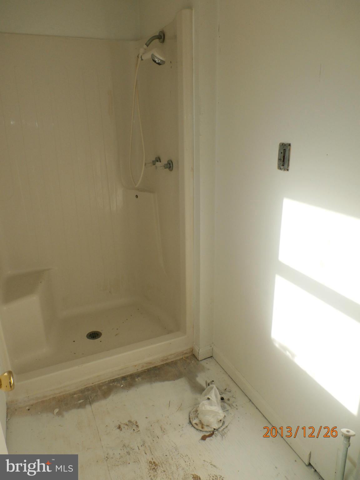 894 Summit Point Road Summit Point, WV 25446 - Photo 11 of 17 Bath (Master)