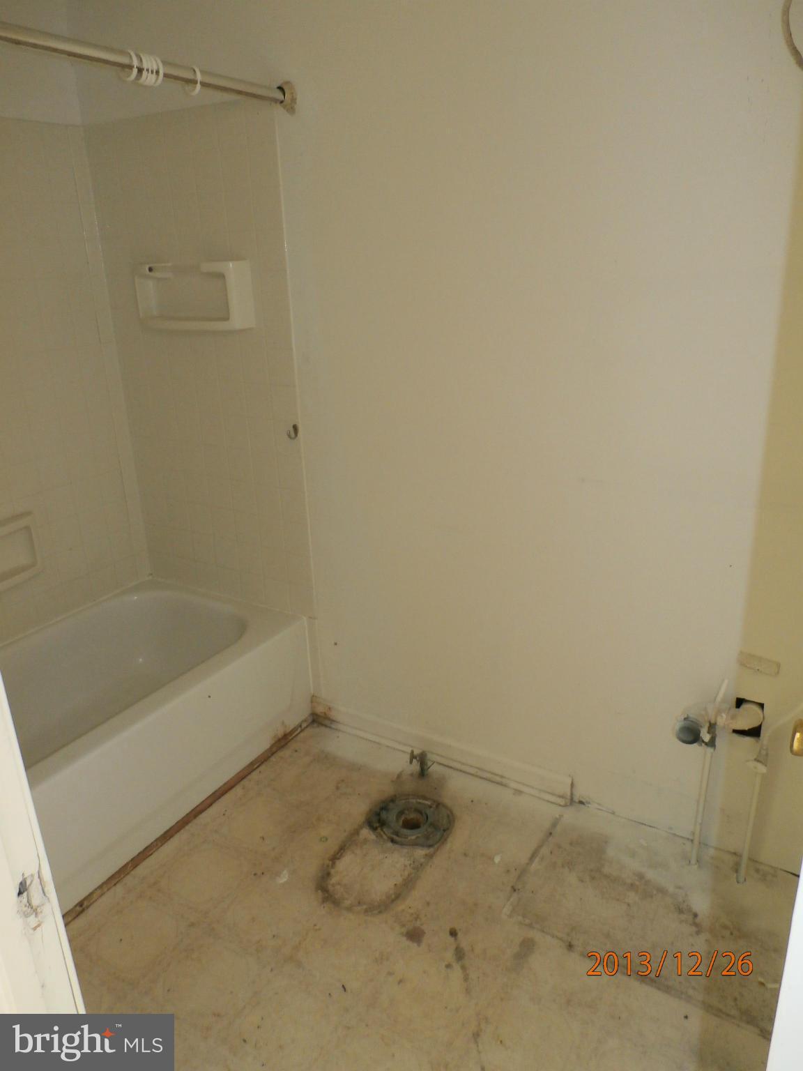 894 Summit Point Road Summit Point, WV 25446 - Photo 14 of 17 Bath