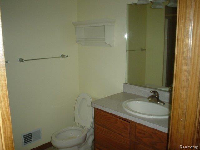 43805 Willis Road Belleville, MI 48111 - Photo 15 of 20 Shared Bath