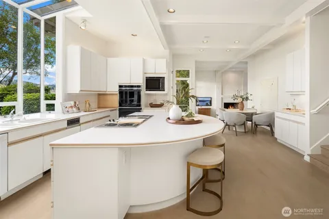 $5,895,000 | 5412 96th Avenue Southeast, Mercer Island, WA 98040