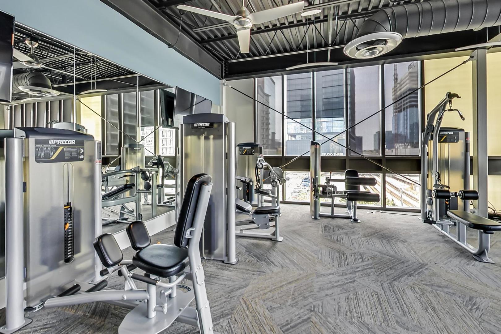 660 West Wayman Street, Unit 603 Chicago, IL 60661 - Photo 22 of 31 a view of a room with gym equipment