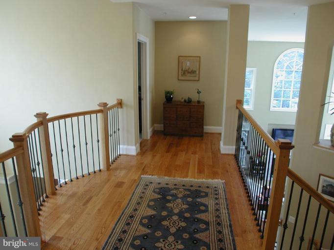 13302 Query Mill Road North Potomac, MD 20878 - Photo 22 of 30 Hallway