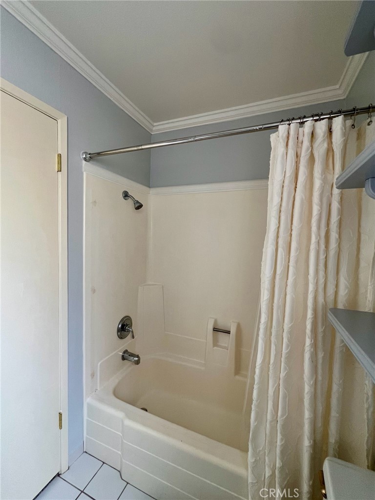 1350 Cabrillo Park Drive, Unit F Santa Ana, CA 92701 - Photo 20 of 32 a bathroom with a shower and a tub