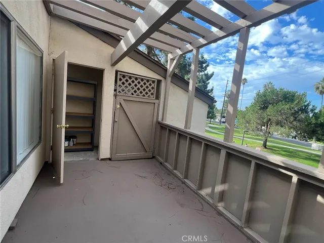 a view of a balcony with outer view