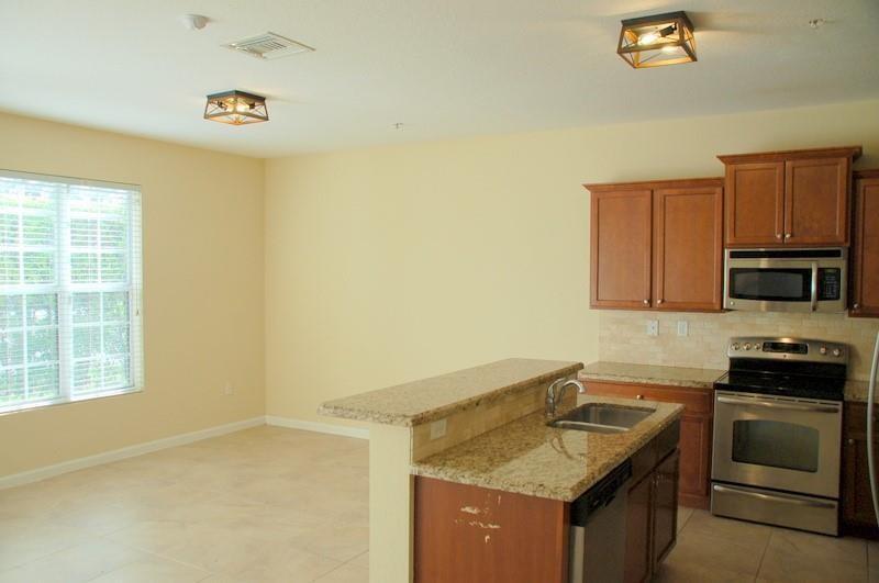 208 Southwest 7th Court Pompano Beach, FL 33060 - Photo 4 of 32 208-4