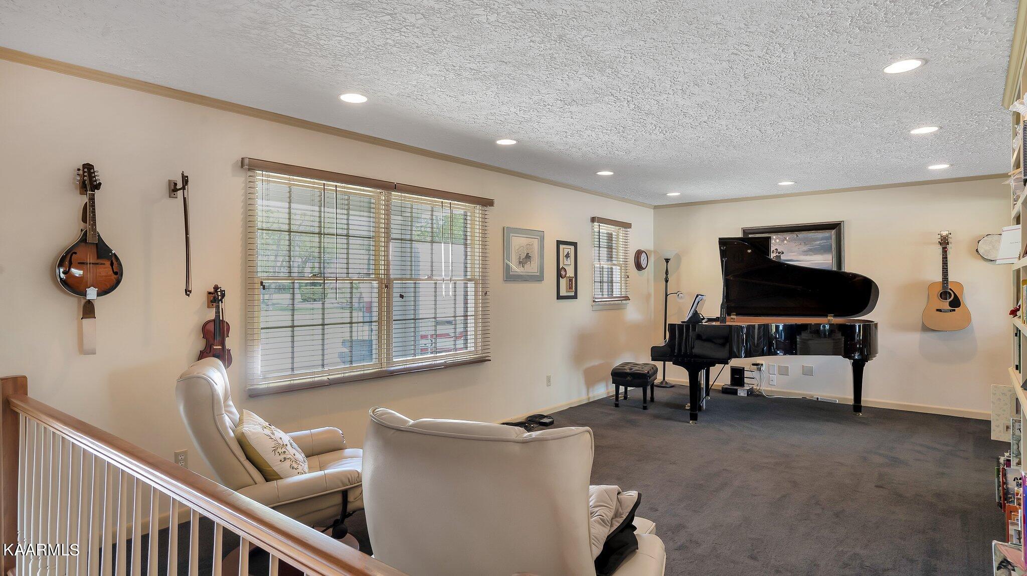 341 Green Acres Road Kingston, TN 37763 - Photo 23 of 57 main floor greeting room