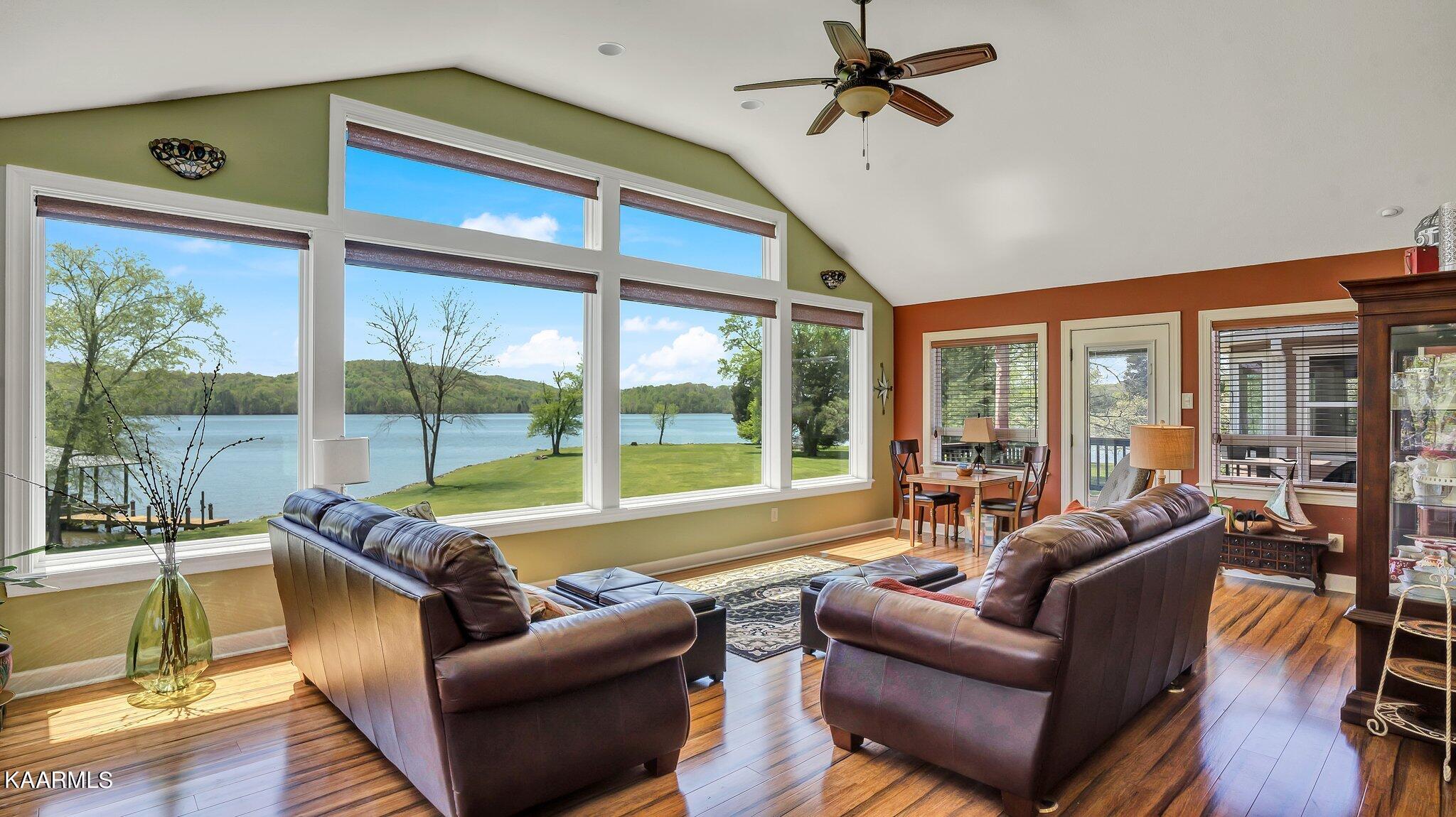 341 Green Acres Road Kingston, TN 37763 - Photo 31 of 57 Living Room