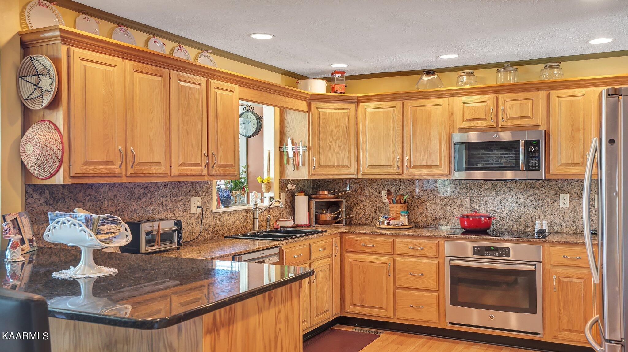 341 Green Acres Road Kingston, TN 37763 - Photo 37 of 57 Kitchen