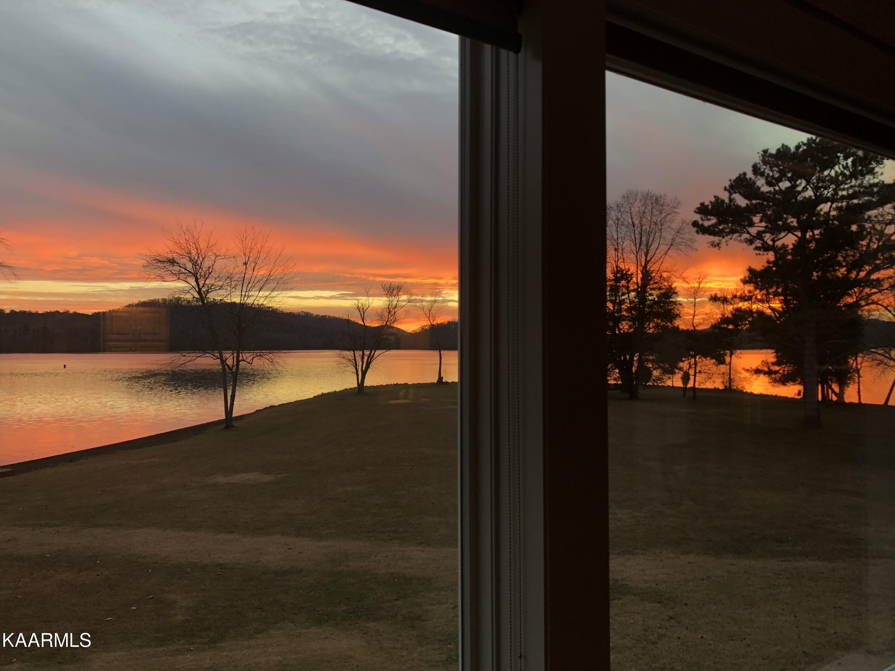 341 Green Acres Road Kingston, TN 37763 - Photo 4 of 57 Winter sunset from lake living room 2