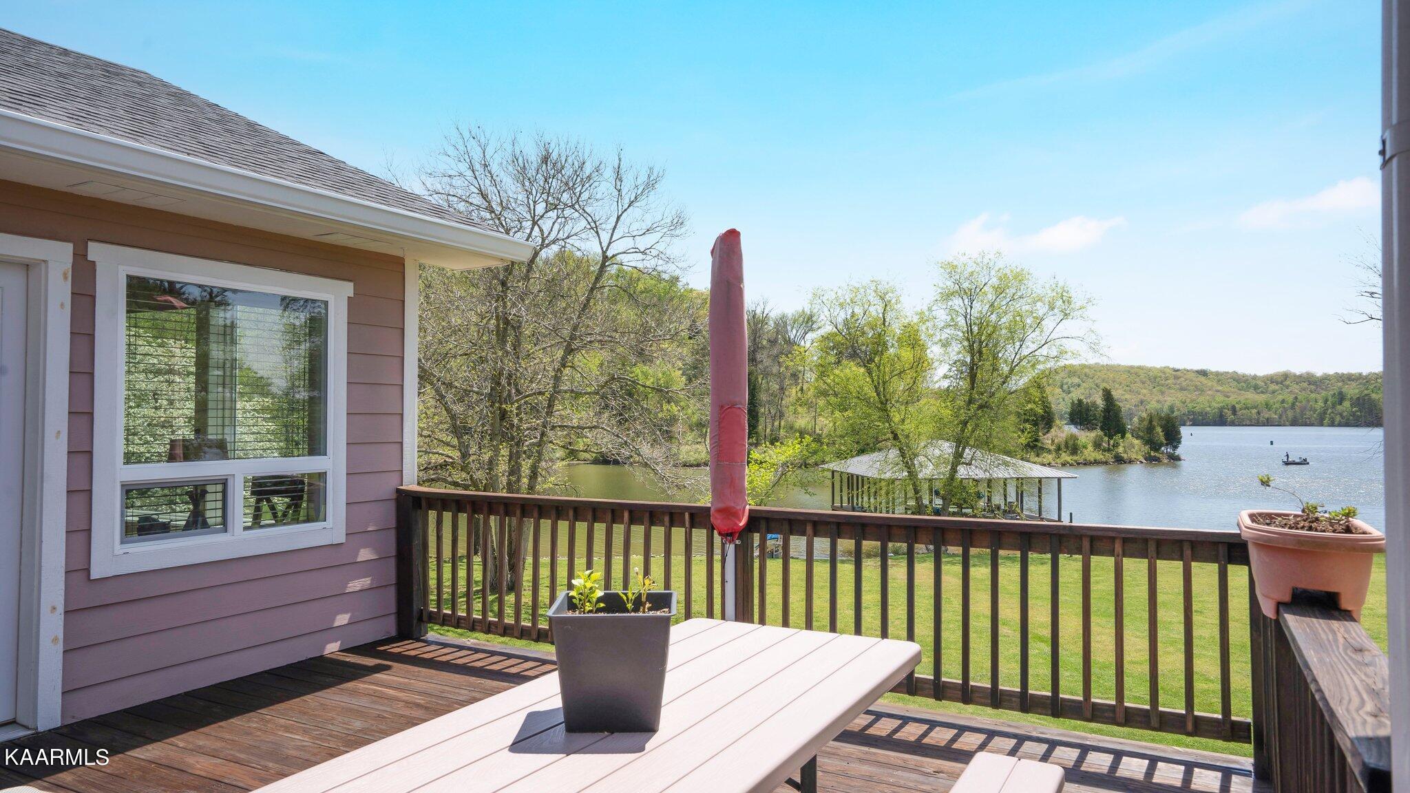 341 Green Acres Road Kingston, TN 37763 - Photo 44 of 57 Main level Deck