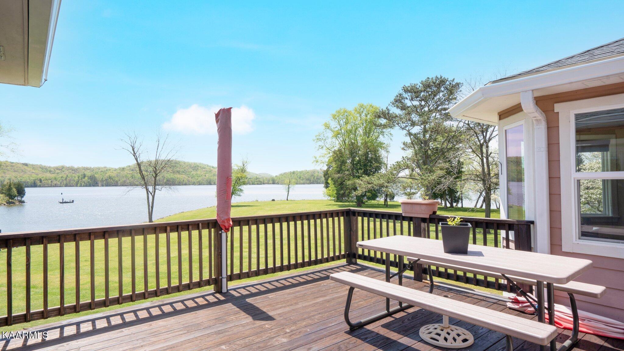 341 Green Acres Road Kingston, TN 37763 - Photo 45 of 57 Main level Deck