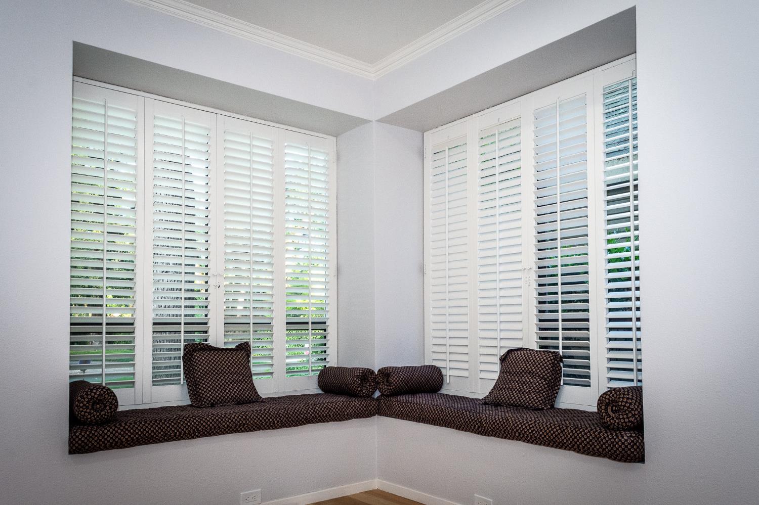 427 Wyndgate Road Sacramento, CA 95864 - Photo 12 of 36 a living room with furniture and a large window