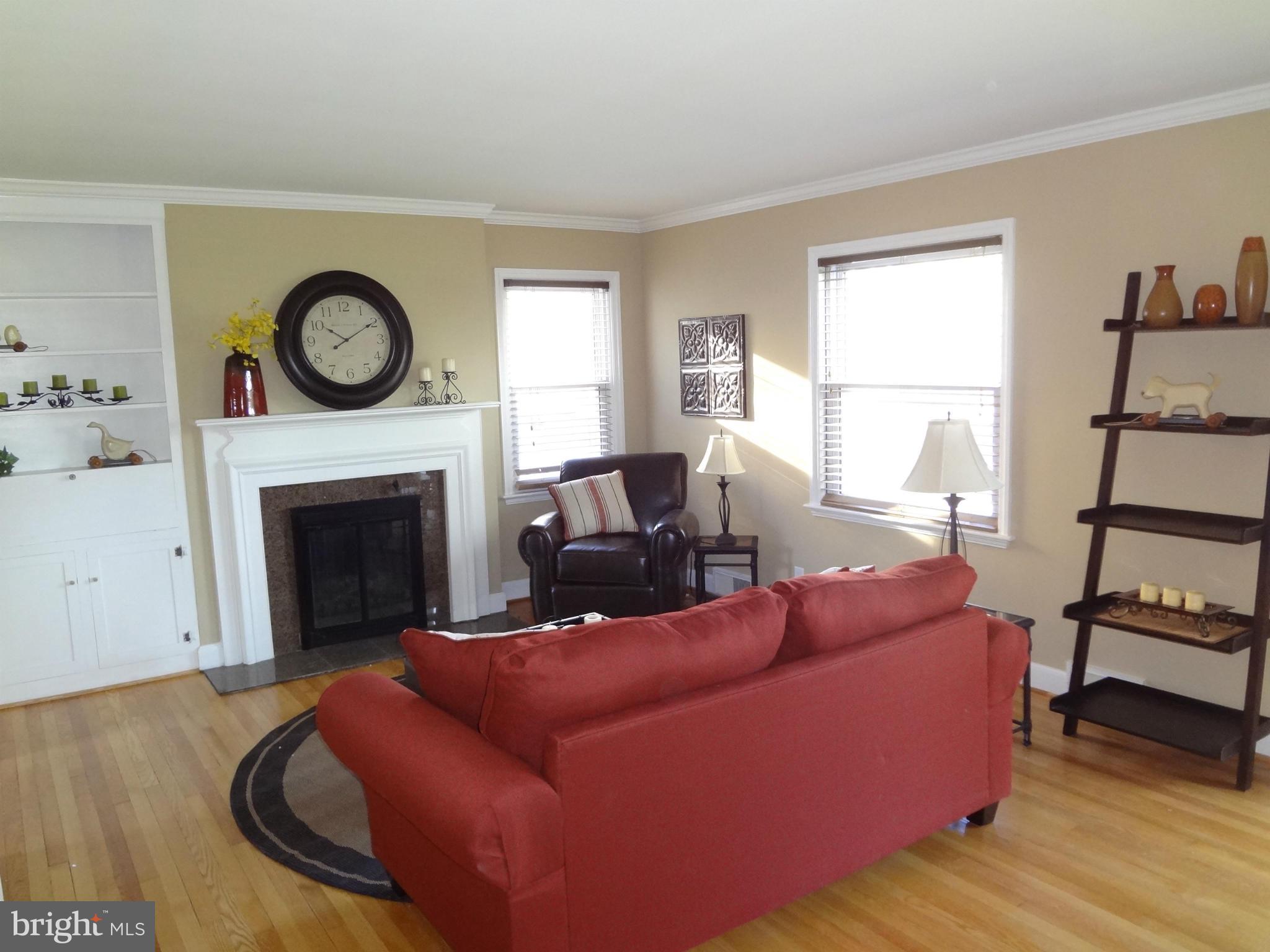 13214 Club Road Hagerstown, MD 21742 - Photo 11 of 19 Living Room
