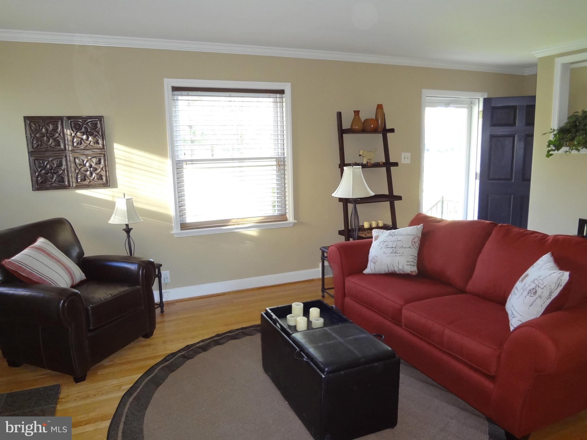 13214 Club Road Hagerstown, MD 21742 - Photo 4 of 19 Living Room